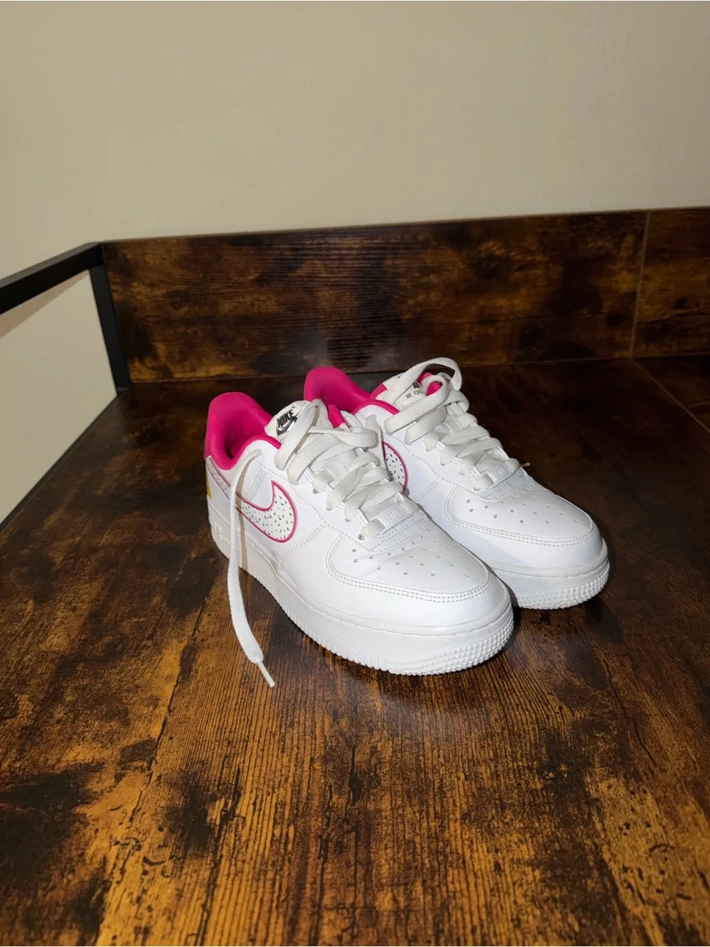 Nike Kids White & Hot Pink Low-Top Sneakers